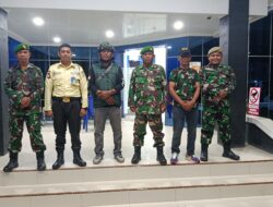 ​Tingkatkan Keamanan, Koramil 1420-03/Maritengngae Gelar Patroli Gabungan di Akhir Pekan  ​Sidenreng Rappang – Dalam rangka menjaga stabilitas keamanan dan ketertiban masyarakat (Kamtibmas), anggota Koramil 1420-03/Maritengngae melaksanakan patroli gabungan bersama dengan unsur Komponen Cadangan (Komcad), Dinas Pemadam Kebakaran (Damkar), dan Satuan Pengamanan (Satpam) di wilayah Kecamatan Maritengngae, Kabupaten Sidrap. Sabtu (08/11/2025).  ​Kegiatan patroli ini difokuskan pada pengamanan area-area vital dan pusat keramaian, mengingat tingginya potensi aktivitas masyarakat menjelang akhir pekan.  ​Tim patroli bergerak mendatangi secara langsung berbagai lokasi strategis, meliputi ​Kantor-kantor pemerintahan, ​fasilitas umum (Fasum) dan​tempat-tempat keramaian. ​Patroli gabungan ini merupakan langkah preventif untuk mengantisipasi terjadinya hal-hal yang tidak diinginkan, seperti tindak kriminalitas, gangguan ketertiban, maupun potensi bencana, apalagi pada saat malam akhir pekan.  ​”Patroli gabungan ini adalah wujud sinergi antarinstansi dalam menjaga keamanan lingkungan. Kehadiran petugas di lapangan diharapkan dapat memberikan rasa aman kepada masyarakat dan mencegah niat pelaku kejahatan,” ujar Serma Ramli, salah satu anggota Koramil 1420-03/Maritengngae yang ikut berpatroli  ​Keterlibatan berbagai unsur, mulai dari TNI (Koramil), Komcad, Damkar, hingga Satpam, menunjukkan komitmen bersama dalam menciptakan lingkungan yang aman dan nyaman bagi warga Maritengngae. Kerjasama ini diharapkan dapat terus ditingkatkan demi terwujudnya kondisi Kamtibmas yang kondusif di seluruh wilayah Kabupaten Sidrap.  ​Kegiatan patroli berjalan lancar dan kondusif, diakhiri dengan evaluasi singkat dan penekanan untuk tetap waspada serta menjalin komunikasi yang intensif antarpetugas keamanan di lapangan.