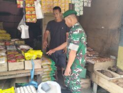 Babinsa Ramil 03/Maritengngae Pantau Harga Bahan Pokok di Pasar Sentral Pangkajene