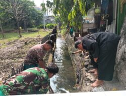 ​Batipers Kodim 1420/Sidrap Pimpin Karya Bakti Bersihkan Saluran Air, Jaga Kebersihan dan Antisipasi Banjir