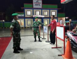 Babinsa Koramil 1420-07/Baranti Tingkatkan Keamanan Malam Hari Melalui Patroli Gabungan di Kec. Baranti, Sidrap