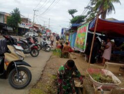 Babinsa Koramil 05/Dua Pitue Pimpin Karya Bakti Pembersihan Drainase di Tanrutedong