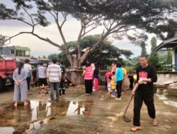Wujudkan Lingkungan Bersih, Koramil 1420-04/Watang Pulu Gelar Karya Bakti di Pasar Tradisional Lawawoi