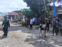 Babinsa dan Santri Ponpes Al-Urwatul Wutsqaa Gelar Aksi Jumat Bersih