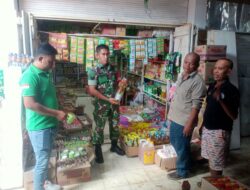 Pastikan Stok Pangan Aman Pasca-Natal, Babinsa Koramil 05/Dua Pitue Pantau Pasar Sentral Tanru Tedong
