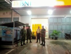 Babinsa dan Damkar Dua Pitue Perketat Keamanan Titik Vital Jelang Tahun Baru