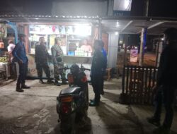 TINGKATKAN KEAMANAN WILAYAH, BABINSA KORAMIL 1420-02/TELLU LIMPOE PIMPIN PATROLI SISKAMLING DI AMPARITA