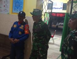 ​​Sinergi TNI dan Damkar, Patroli Siskamling Perkuat Keamanan di Desa Dongi Sidrap