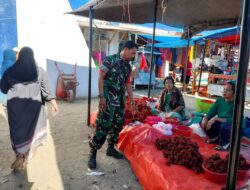 Pastikan Harga Pangan Stabil, Babinsa Sertu Andi Paris Pantau Langsung Pasar Sentral Tanru Tedong