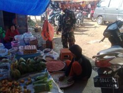 BABINSA KORAMIL 02/TELLU Limpoe LAKSANAKAN PEMANTAUAN KETERSEDIAAN DAN HARGA BAHAN POKOK DI PASAR SENTRAL AMPARITA