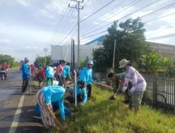 BABINSA KELURAHAN AMPARITA LAKSANAKAN KARYA BAKTI RUTIN DI LINK. 1 PAKKAWARUE