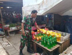 Pastikan Stok Pangan Aman, Babinsa Sertu Andi Paris Pantau Harga Sembako di Pasar Sentral Tanru Tedong