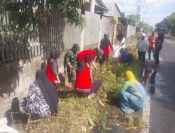 Sinergi  Babinsa, Mahasiswa KKN Unhas, dan Warga Kadidi Kompak Percantik Lingkungan