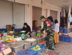 Pastikan Stok Pangan Aman, Babinsa Koramil Baranti Pantau Langsung Harga Sembako di Pasar Sentral