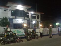 Tingkatkan Keamanan Wilayah, Babinsa Koramil 1420-02/Tellu Limpoe Gandeng Damkar Gelar Patroli Siskamling