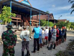 PERSONIL KORAMIL 03/MARITENGNGAE BERSAMA MASYARAKAT LAKSANAKAN KARYA BAKTI PEMBERSIHAN PEMUKIMAN