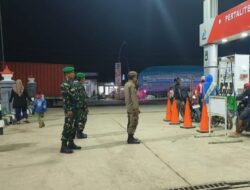 Tingkatkan Keamanan Wilayah, Babinsa Watang Pulu dan Satpol PP Gelar Patroli Siskamling Gabungan