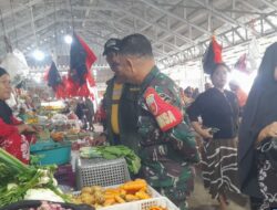 Pastikan Stok Aman, Babinsa Koramil 1420-04 Pantau Harga Sembako di Pasar Lawawoi