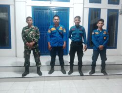 Tingkatkan Keamanan Wilayah, Babinsa Koramil 1420-02/Tellu Limpoe dan Damkar Patroli Siskamling Bersama di Amparita8