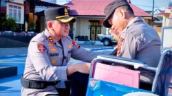 Air Mata dan Pelukan Hangat Kapolres Sidrap Lepas Personelnya Berpindah Tugas