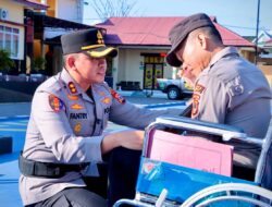 Air Mata dan Pelukan Hangat Kapolres Sidrap Lepas Personelnya Berpindah Tugas