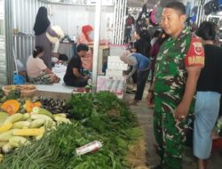 Pantau Stok dan Harga Sembako, Serma Irwan Cek Pasar Tradisional Lawawoi