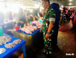 Pantau Stok dan Harga Sembako, Serda Syamsuardi Cek Pasar Tradisional Lawawoi