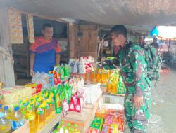 Pastikan Harga Sesuai Standar, Serka Anwar R Pantau Pasar Sentral Amparita