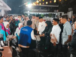 Kapolres Sidrap Tunjukkan Kedekatan dengan Warga Saat Pelepasan Jemaah Haji