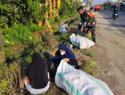 BABINSA KELURAHAN BATU LAPPA GELAR KARYA BAKTI BERSIHKAN JALAN POROS PARE-SIDRAP