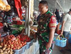 Pantau Stok dan Harga Sembako, Serma Irwan Cek Pasar Tradisional Lawawoi