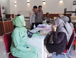 Anggota Kodim 1420/Sidrap dan Persit Ikuti Donor Darah Hari Bhayangkara ke-80, Wujud Sinergitas TNI-Polri untuk Masyarakat