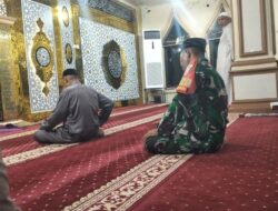 Perkokoh Kemanunggalan, Babinsa Kodim 1420/Sidrap Gelar Safari Salat Subuh Berjamaah Bersama Warga