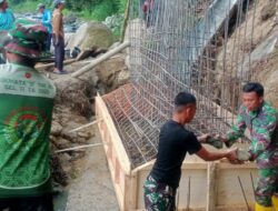 Pengecoran Abutment Jembatan Garuda Merah Putih di Desa Tana Toro Terus Dikebut