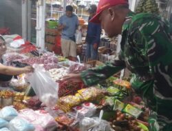 Pastikan Stabilitas Pangan, Babinsa Koramil 1420-05/Dua Pitue Pantau Harga Bahan Pokok di Pasar Sentral Tanru Tedong