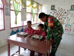 Babinsa Kodim 1420/Sidrap Dampingi Program Makan Bergizi Gratis di Wilayah Binaan
