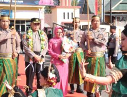 Tiba di Polres Sidrap, AKBP Indra Waspada Disambut Tari Paduppa