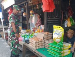 Babinsa Koramil 03/Maritengngae Pantau Harga Sembako di Pasar Sentral Pangkajene, Tetap Sesuai Harga Normal