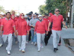 Meriahkan HUT RI ke 81, Kapolres Sidrap Hadiri Jalan Sehat Bersama Forkopimda
